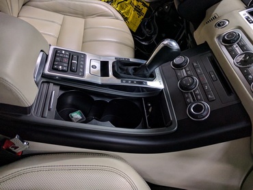 Изменение цвета панелей интерьера Range Rover Sport