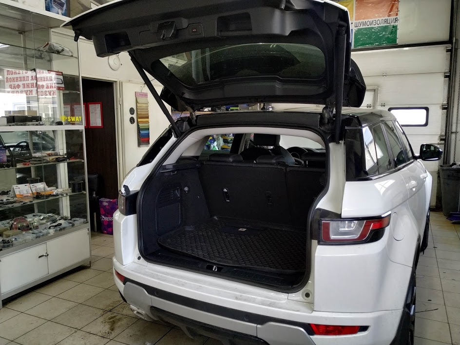 Установка электропривода крышки багажника Range Rover